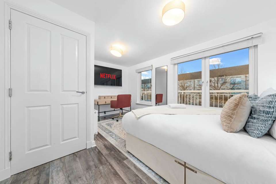 Urban Elegance 5-Bed Glasgow Home House in Glasgow