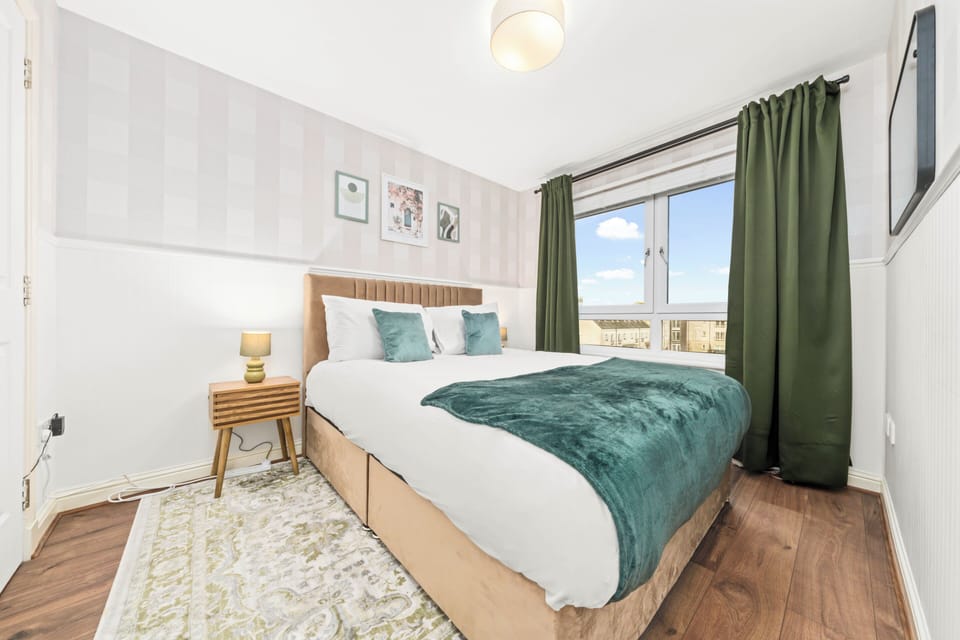 Urban Elegance 5-Bed Glasgow Home House in Glasgow