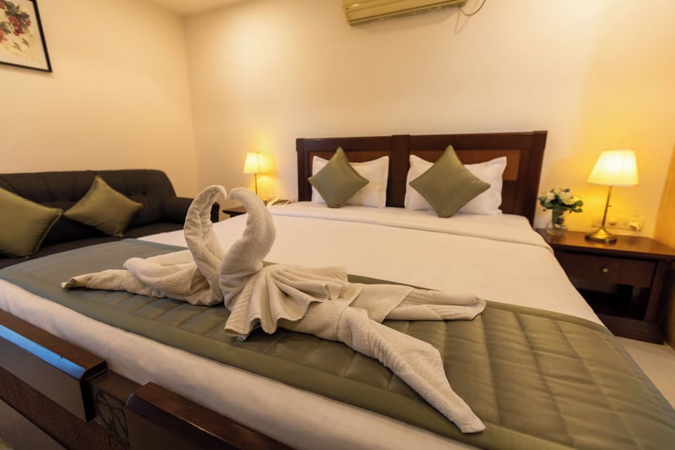 Deluxe Room | Hypo-allergenic bedding, desk, laptop workspace, blackout drapes