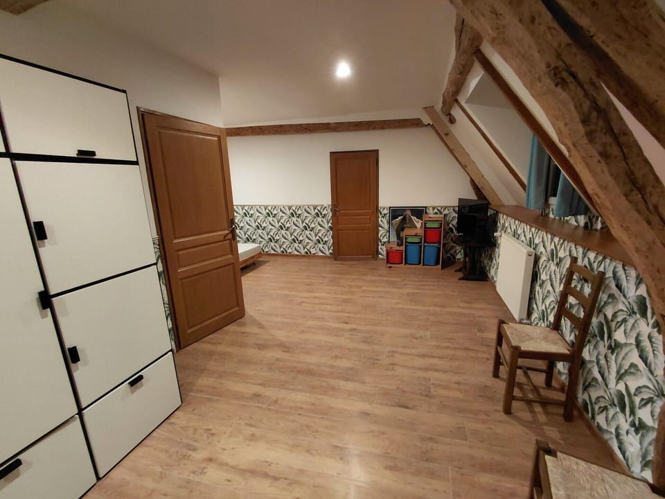 Family Room, Garden View | Free WiFi