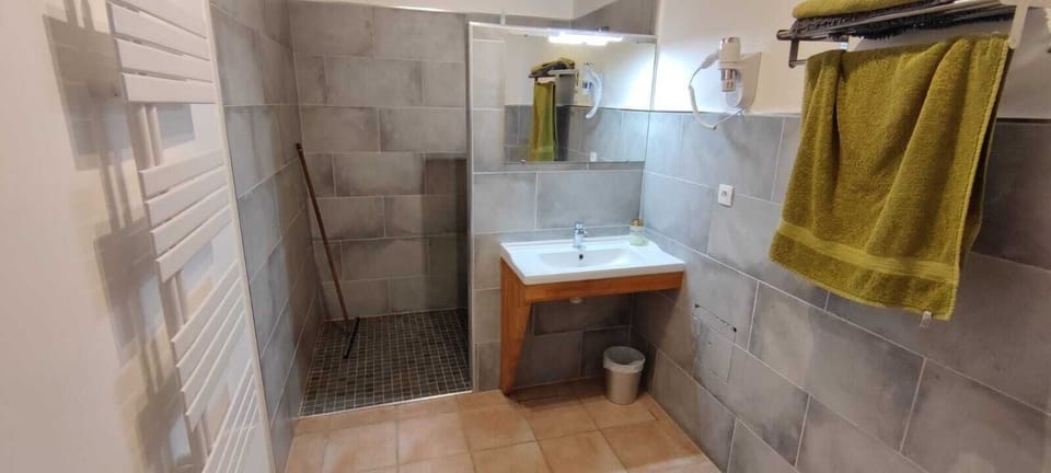 Double Room, Garden View | Bathroom