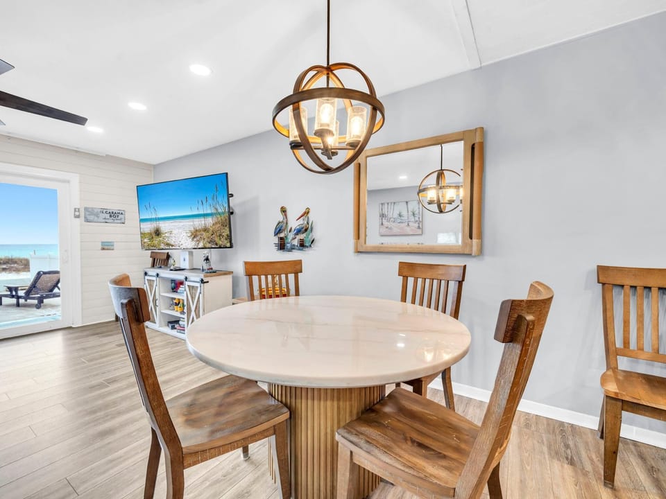 House, Multiple Beds (Surfs Up) | Dining