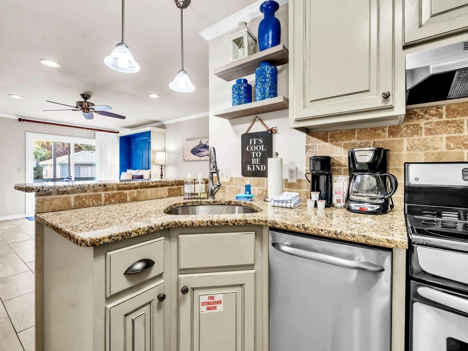 Condo, 1 Queen Bed (Inlet Sands 105) | Private kitchen | Oven, toaster