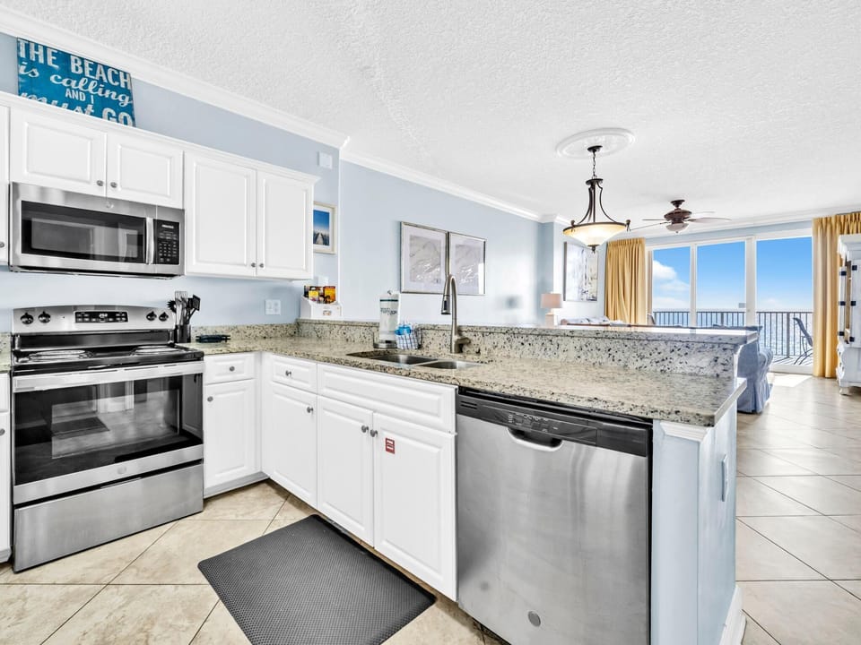 Condo, Multiple Beds (Emerald Isle Resort 605) | Private kitchen