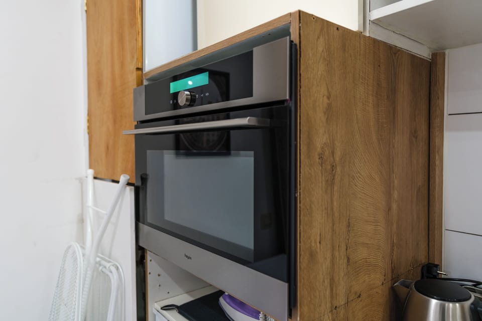 Basic Apartment | Private kitchen | Fridge, microwave, oven, stovetop