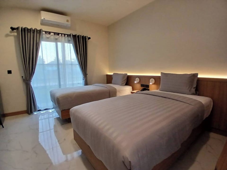 Superior Twin Room | In-room safe, blackout drapes, free WiFi