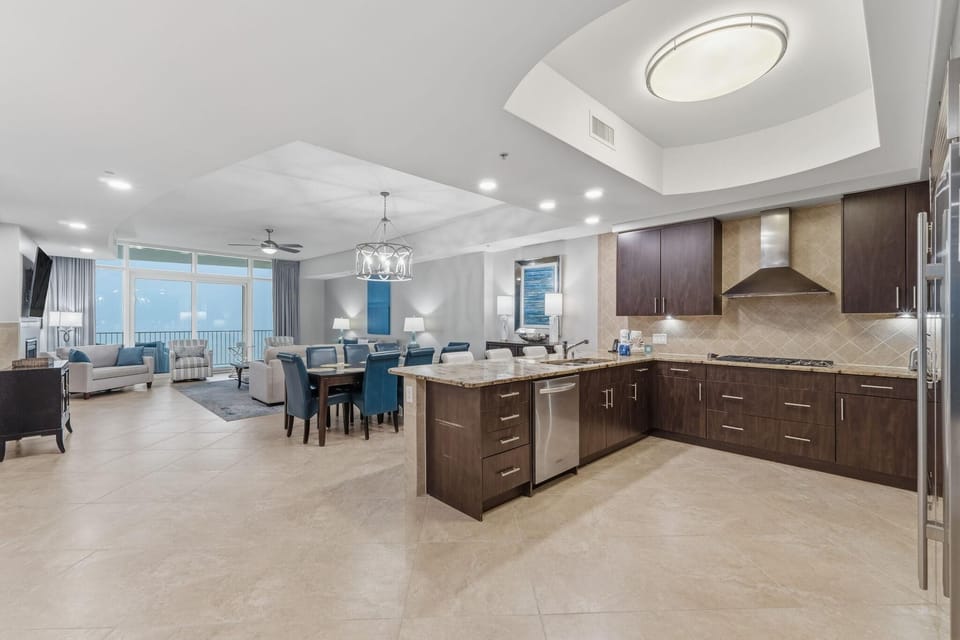 Condo, Multiple Beds (Turquoise C2508) | Private kitchen | Oven, toaster