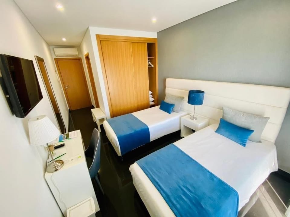 Sunfield Guest House - Only adults Bed and Breakfast in Olhos de Água
