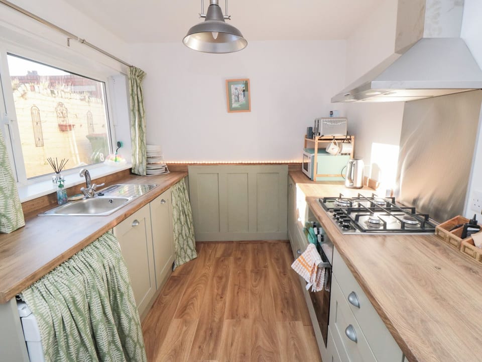 Dishwasher, cookware/dishes/utensils