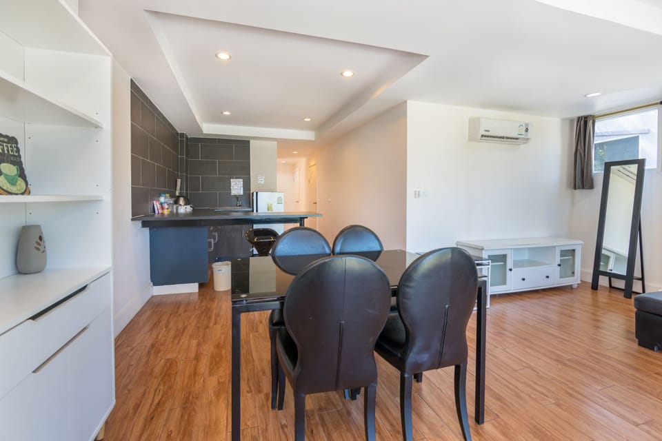 Premier Duplex, 3 Bedrooms, Partial Ocean View | Hypo-allergenic bedding, in-room safe, desk, blackout drapes