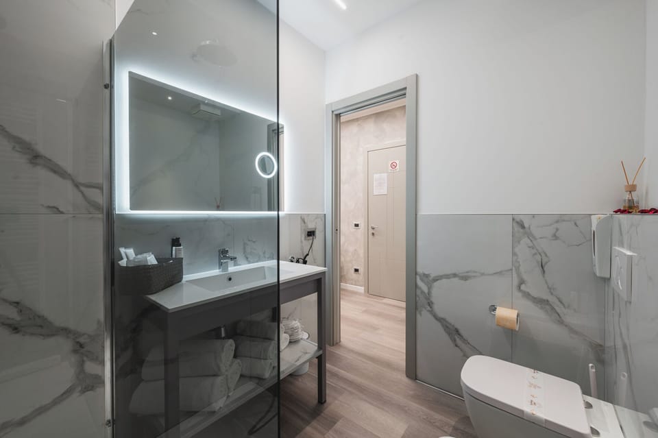 Comfort Triple Room, City View | Bathroom | Free toiletries, hair dryer, bathrobes, slippers