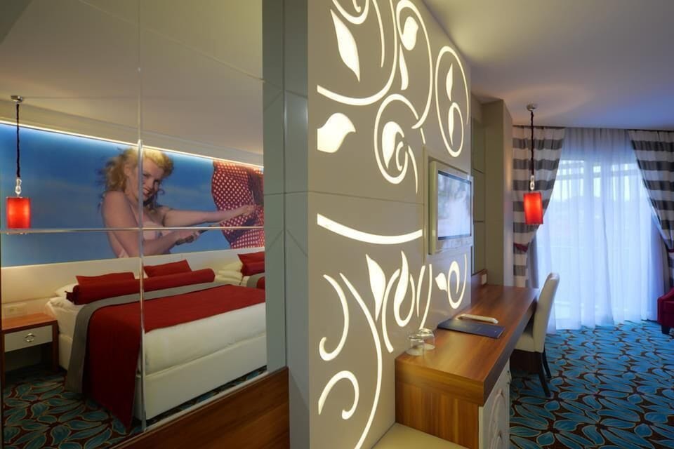 Family Room | Minibar, desk, WiFi (surcharge), bed sheets