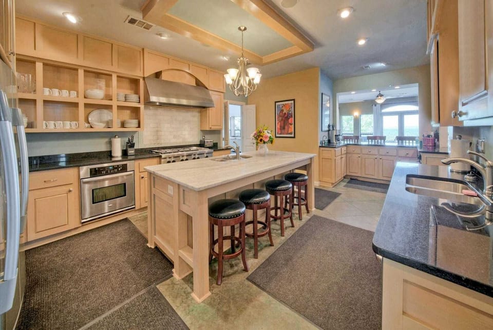 House, Multiple Beds, Hot Tub (Lake Buchanan Grand Retreat) | Private kitchen | Toaster, dining tables