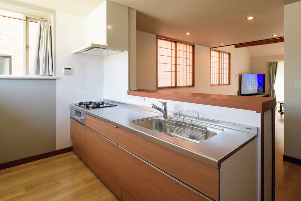 Basic Townhome, Balcony | Private kitchen | Electric kettle