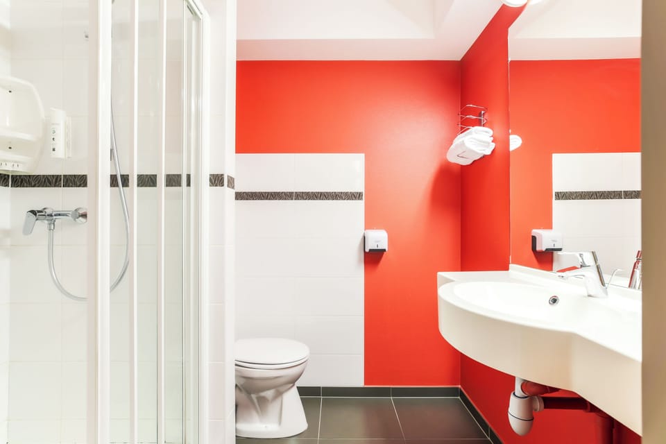 Shower, free toiletries, hair dryer, towels