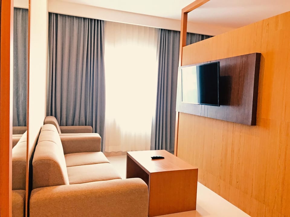 Suite | Living area | TV