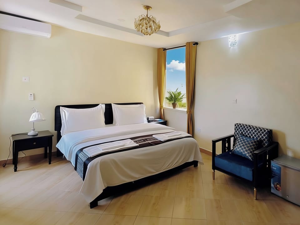Executive Room, Garden View | Desk, laptop workspace, blackout drapes, soundproofing