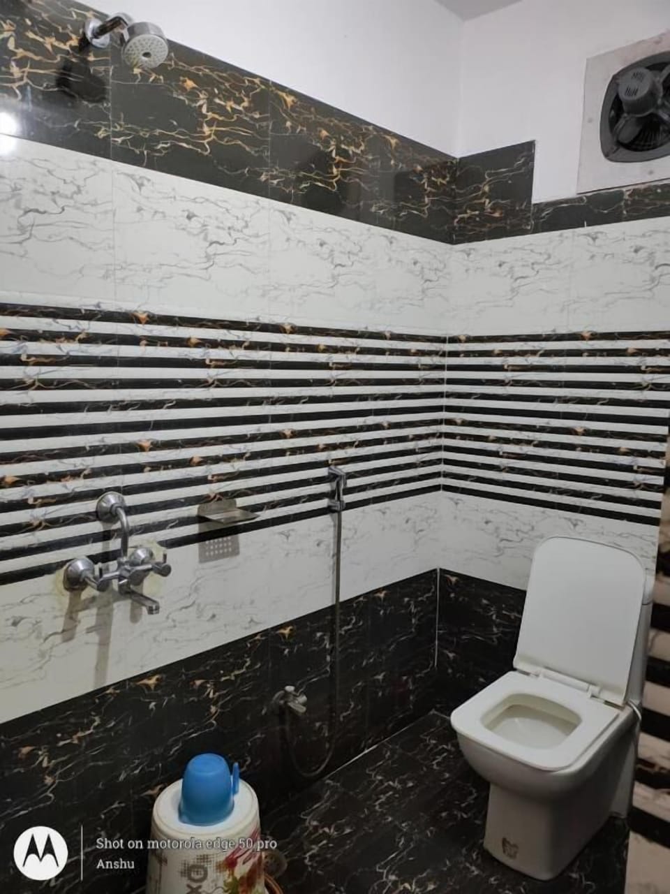 Shower, free toiletries, soap, shampoo