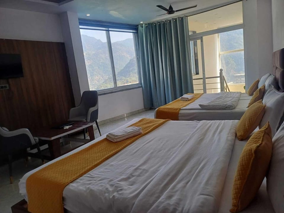 Family Room | Free WiFi