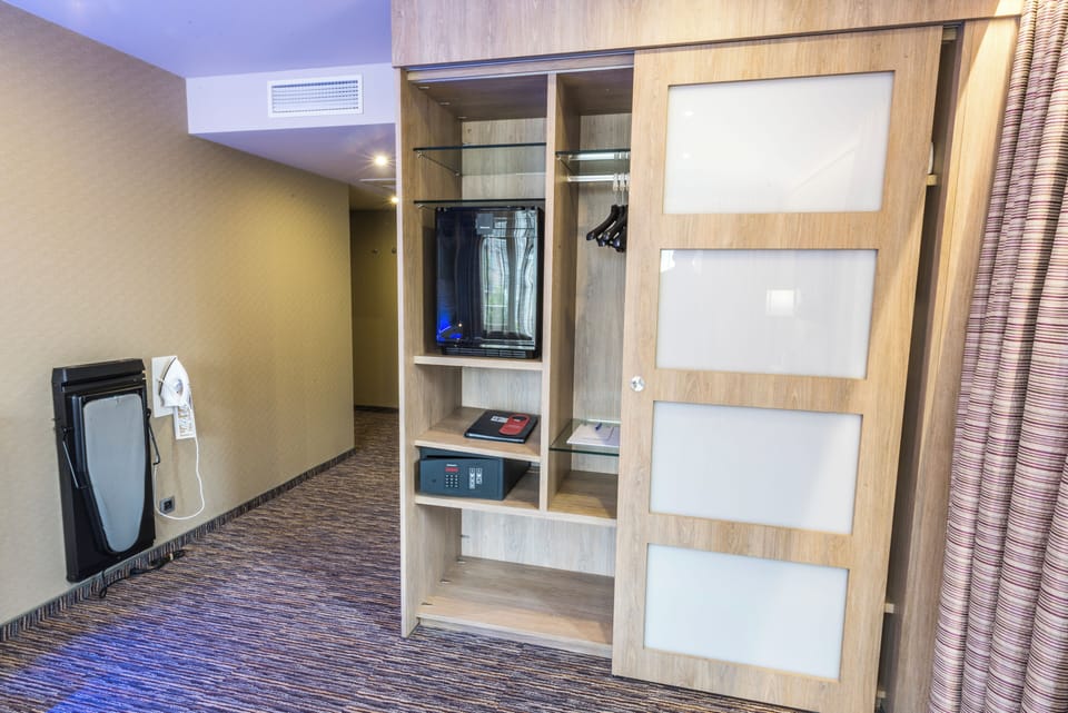 Comfort Double Room | In-room safe, blackout drapes, soundproofing, iron/ironing board