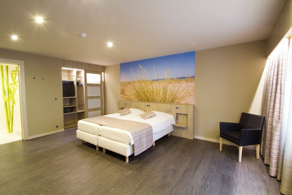 Comfort Double Room | In-room safe, blackout drapes, soundproofing, iron/ironing board
