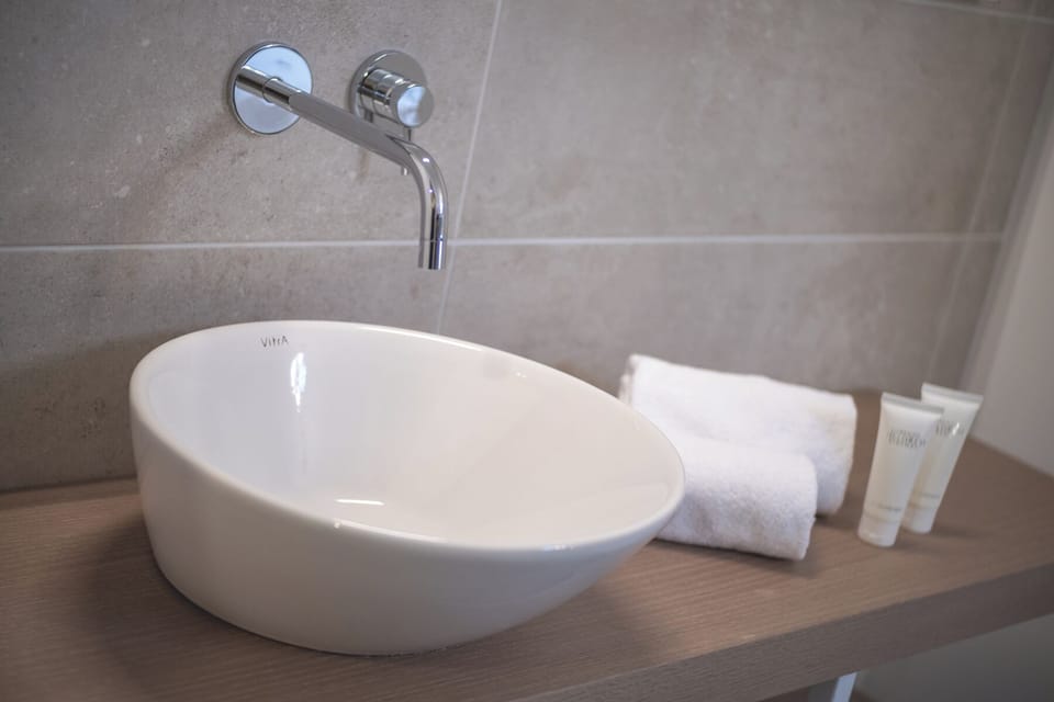 Standard Double Room | Bathroom | Shower, hair dryer, bathrobes, slippers