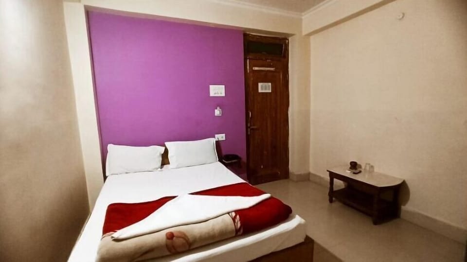 Basic Double Room | Iron/ironing board (on request), WiFi (free)