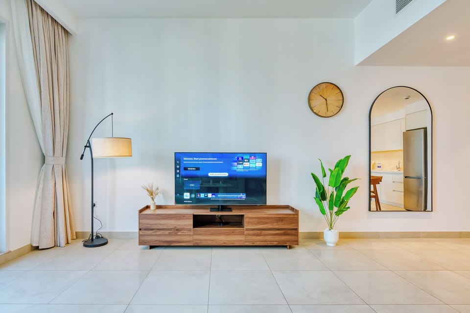 Premium Apartment, 2 Bedrooms, Harbor View | Living room | 35-inch Smart TV with digital channels