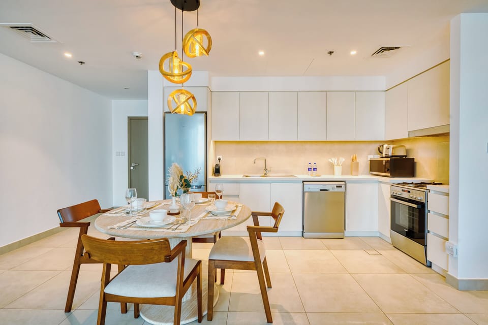 Premium Apartment, 2 Bedrooms, Harbor View | In-room dining