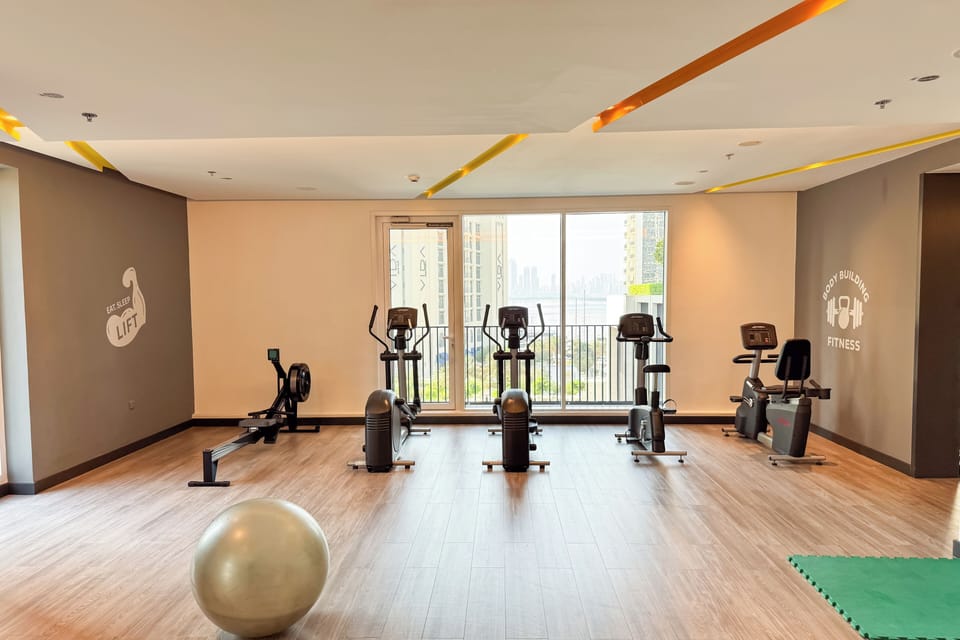 PVH - Serene Central 2BR - Creek Horizon Apartment in Dubai
