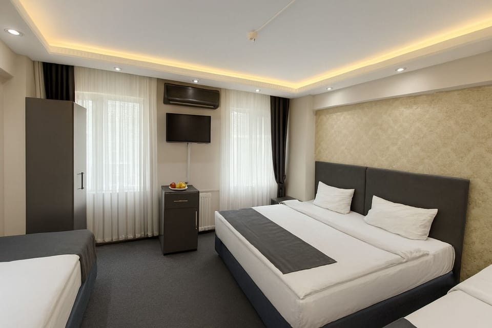 Premium Quadruple Room | Minibar, soundproofing, free cribs/infant beds, free WiFi