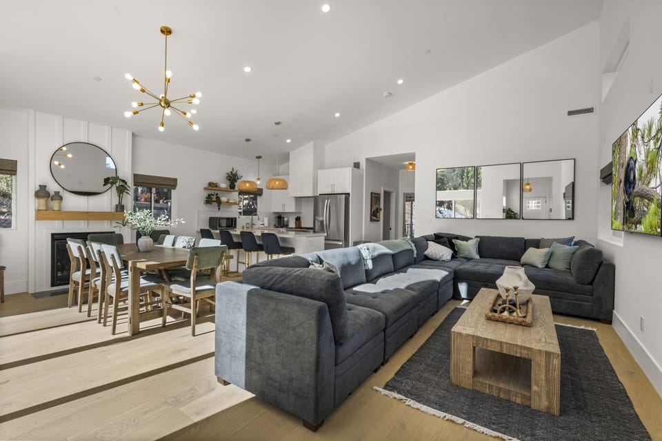 Superior House, 6 Bedrooms, Hot Tub, Mountain View | Living room | 50-inch Smart TV with digital channels, fireplace