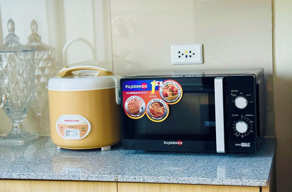 Luxury Apartment, Balcony, Bay View | Private kitchen | Full-size fridge, microwave, oven, stovetop