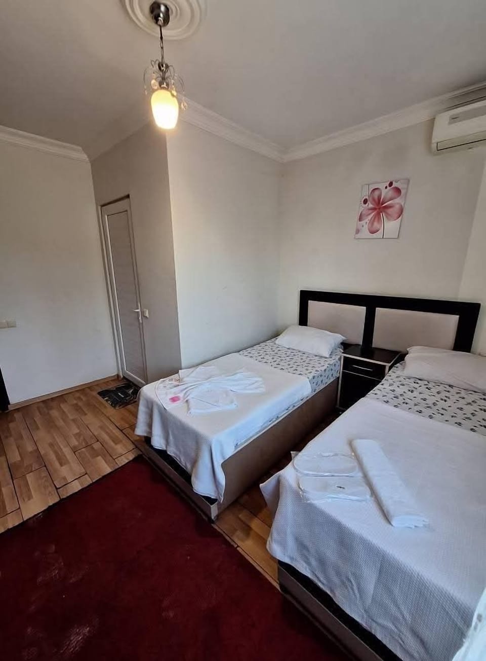 Classic Room | Laptop workspace, free WiFi