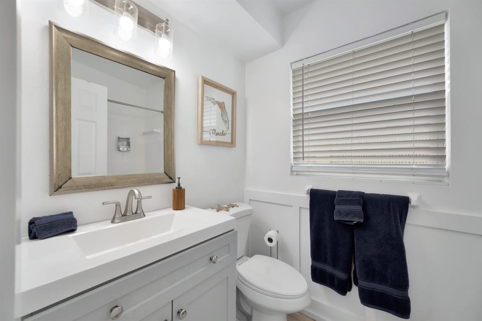 Waterfront Pet Friendly Boat Dock Walk 2 Beach Apartment in Indian Rocks Beach