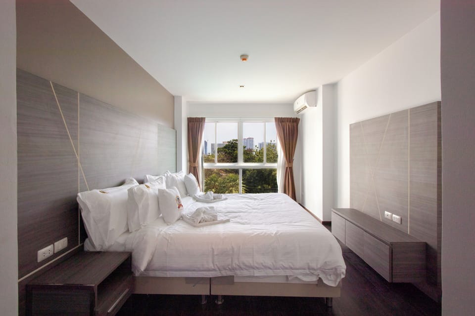 Deluxe Room, Patio, Garden View | Down comforters, Select Comfort beds, minibar, free WiFi