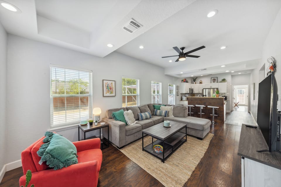 House (3 Bedrooms) | Front of property