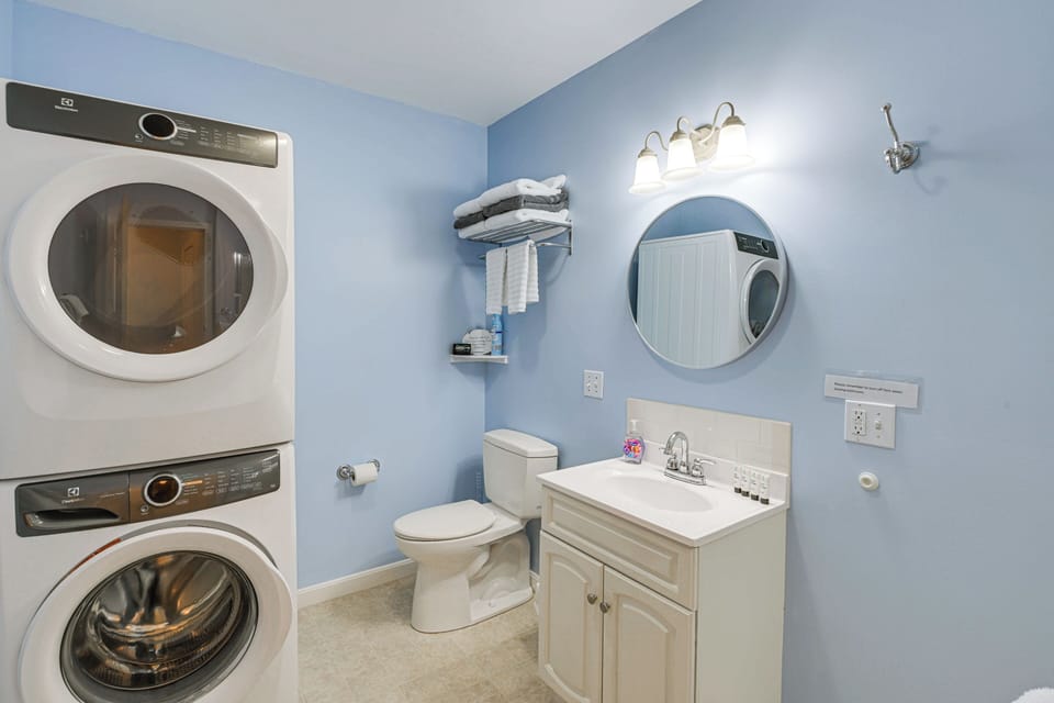 Unbeatable Downtown Location! Bar Harbor Apt Apartment in Acadia National Park