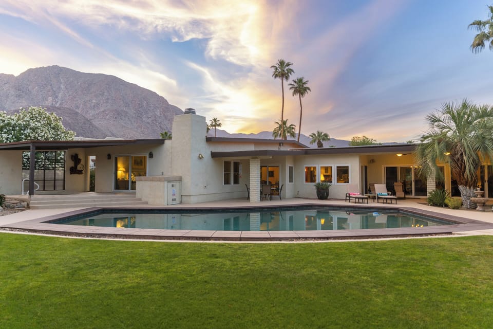 House (4 Bedrooms) | Front of property