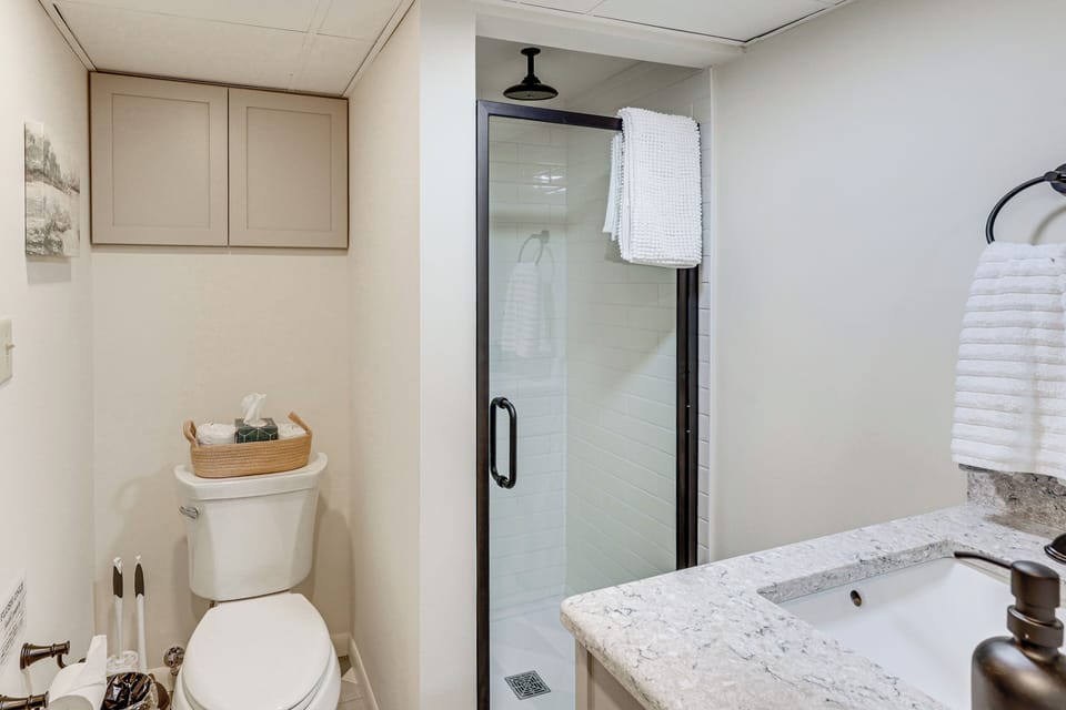 Trails, Wine & Events! Cuyahoga Falls Retreat Cottage in Cuyahoga Falls