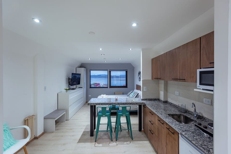 Studio, Mountain View | Living area | 40-inch Smart TV with cable channels, Netflix, pay movies