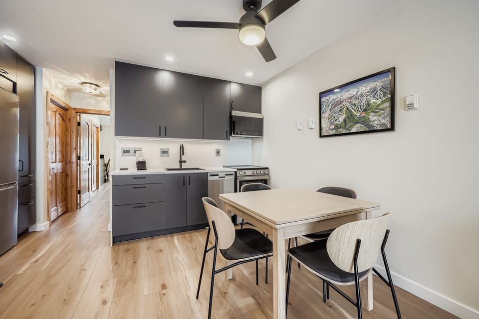 Condo, 1 Bedroom | Dining