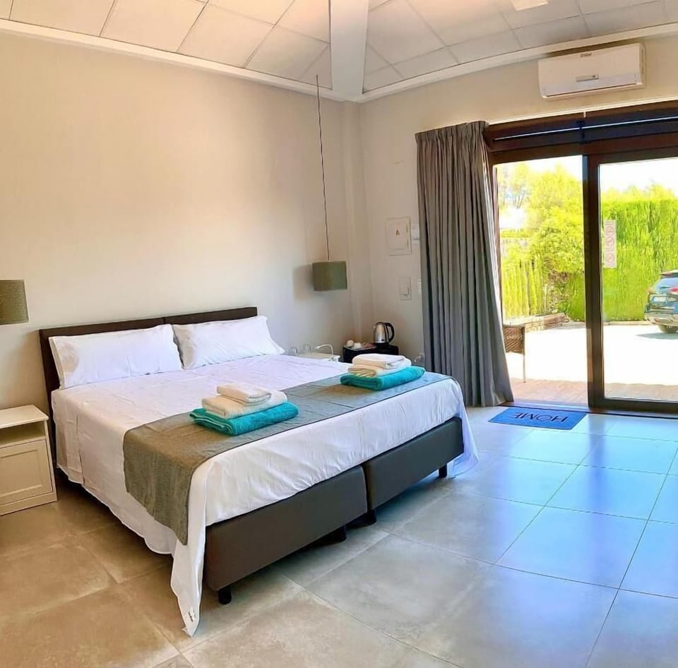 Classic Double or Twin Room, Balcony, Garden View | Minibar, in-room safe, individually decorated, individually furnished