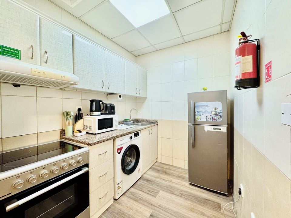 Business Apartment, City View | Private kitchen | Full-size fridge, microwave, oven, stovetop