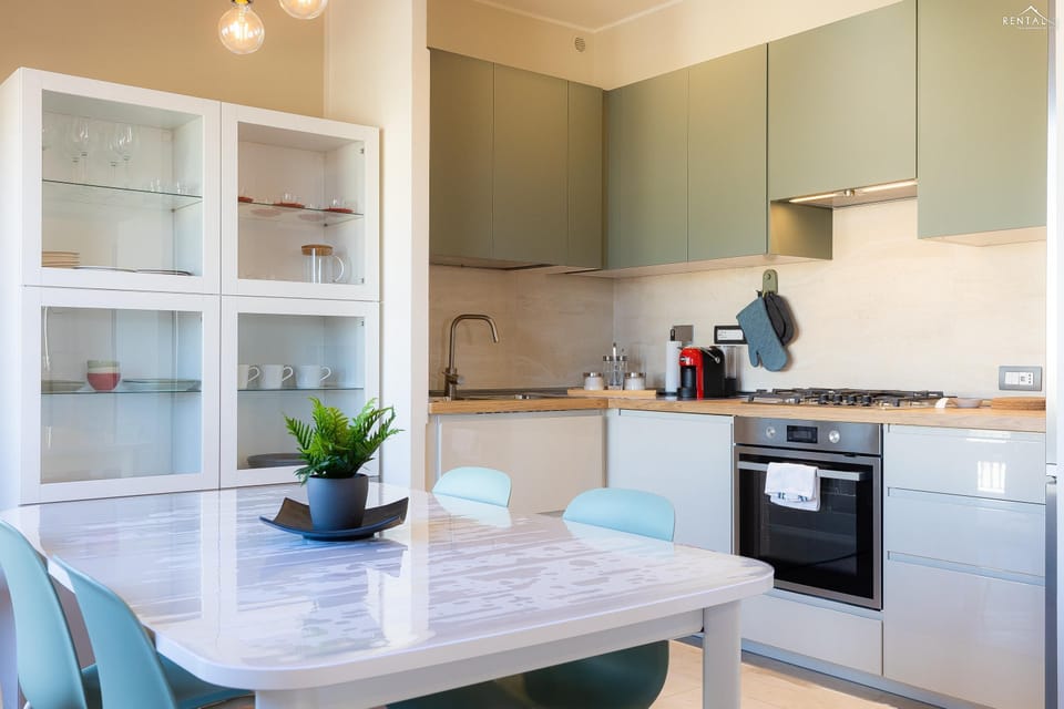 Apartment | Private kitchen | Microwave, dishwasher, espresso maker, coffee/tea maker