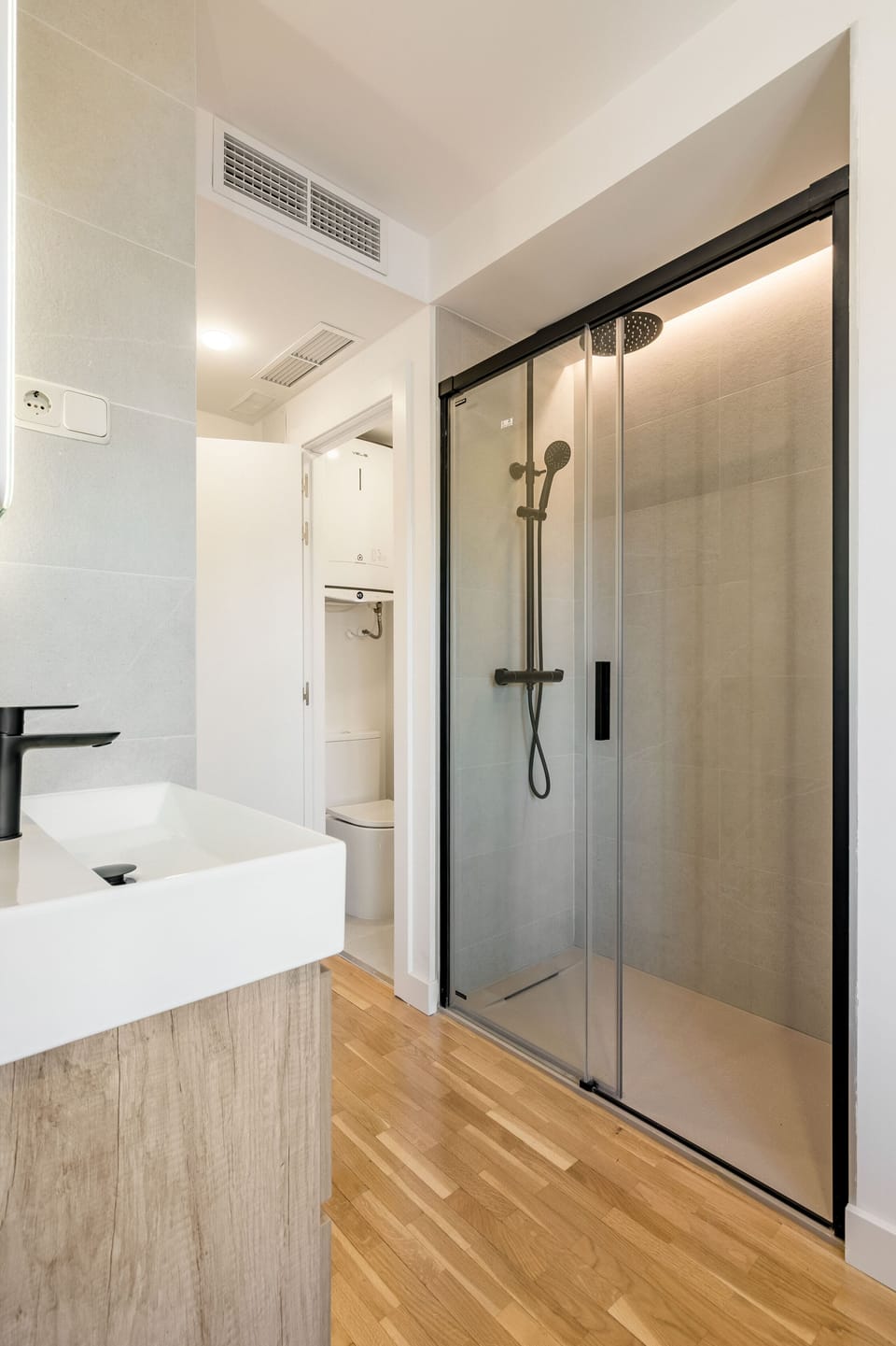 Classic Single Room | Bathroom | Shower, hair dryer, towels, soap
