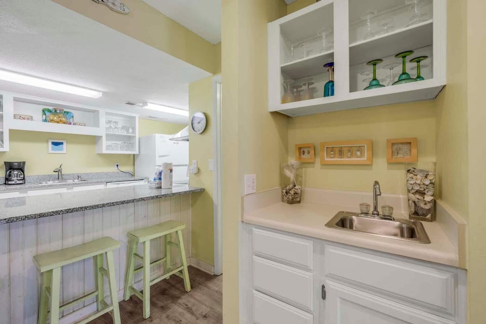 Condo, Multiple Beds (Sugar Beach 328) | Private kitchen