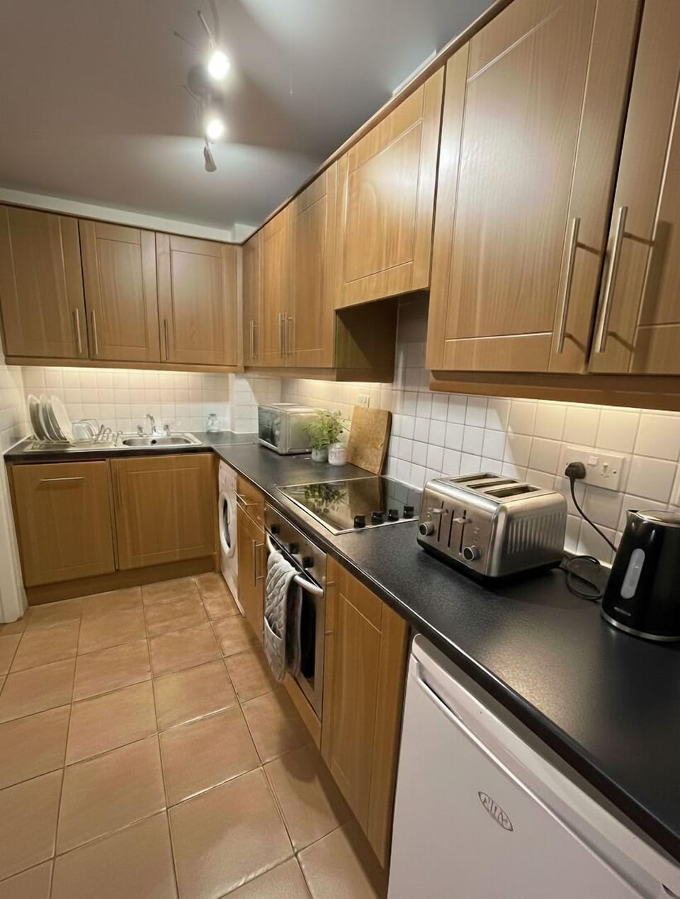 Comfort Apartment, Balcony, Garden View | Private kitchen | Electric kettle, toaster