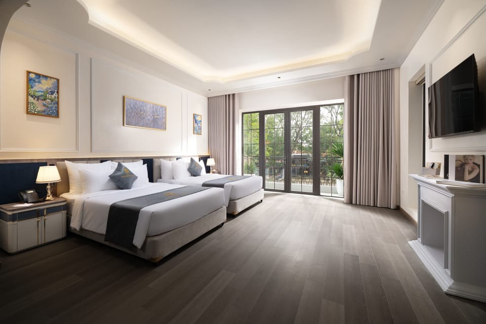 Family Room | Minibar, desk, blackout drapes, soundproofing