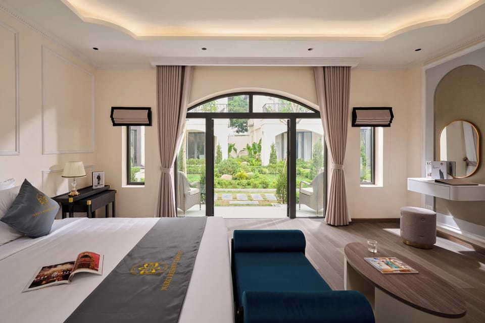Minibar, desk, blackout drapes, soundproofing